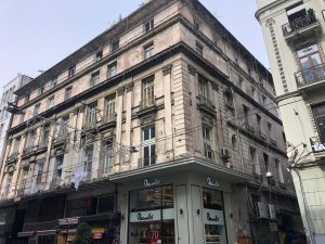 Tarihi taksim tokatlıyan işhanı iç ve dış restarosyon çalışmaları